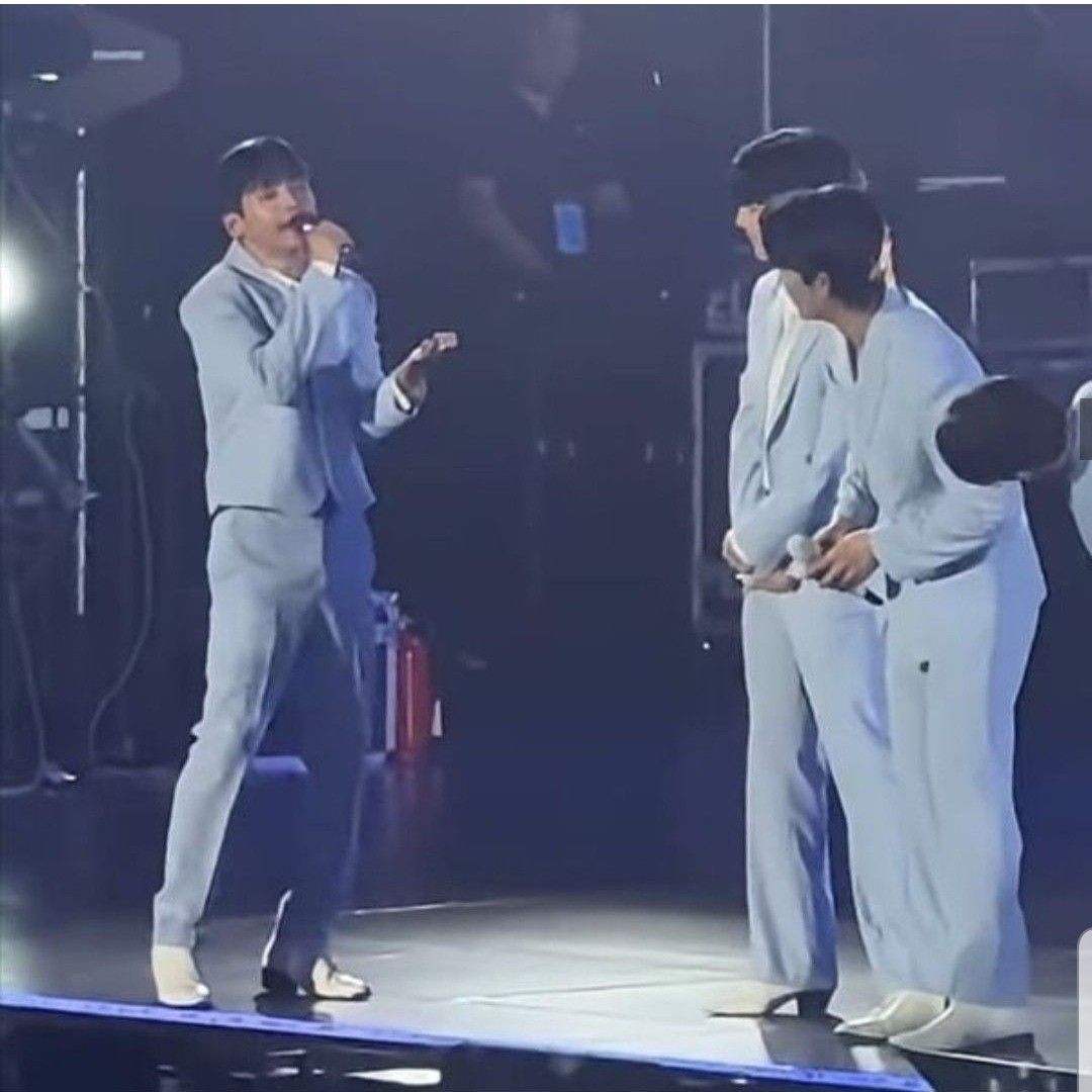 A moment captured by a fan of Seong Ri