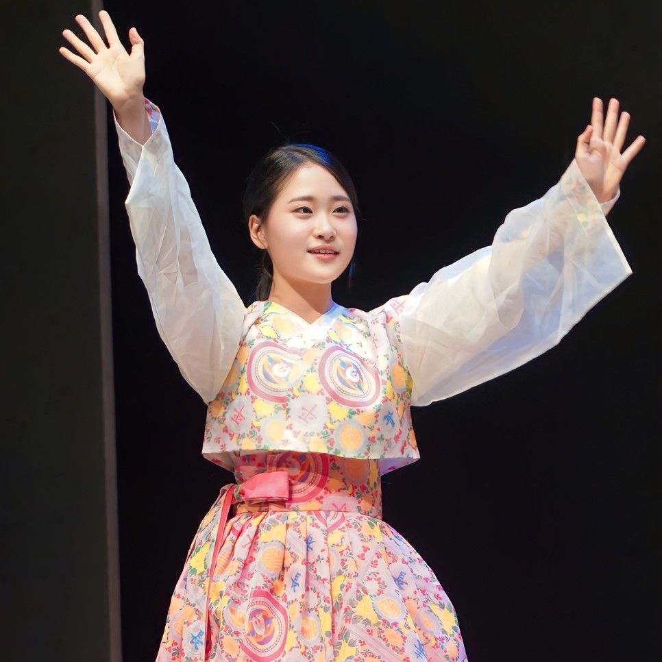 A moment captured by a fan of Kim Dahyun