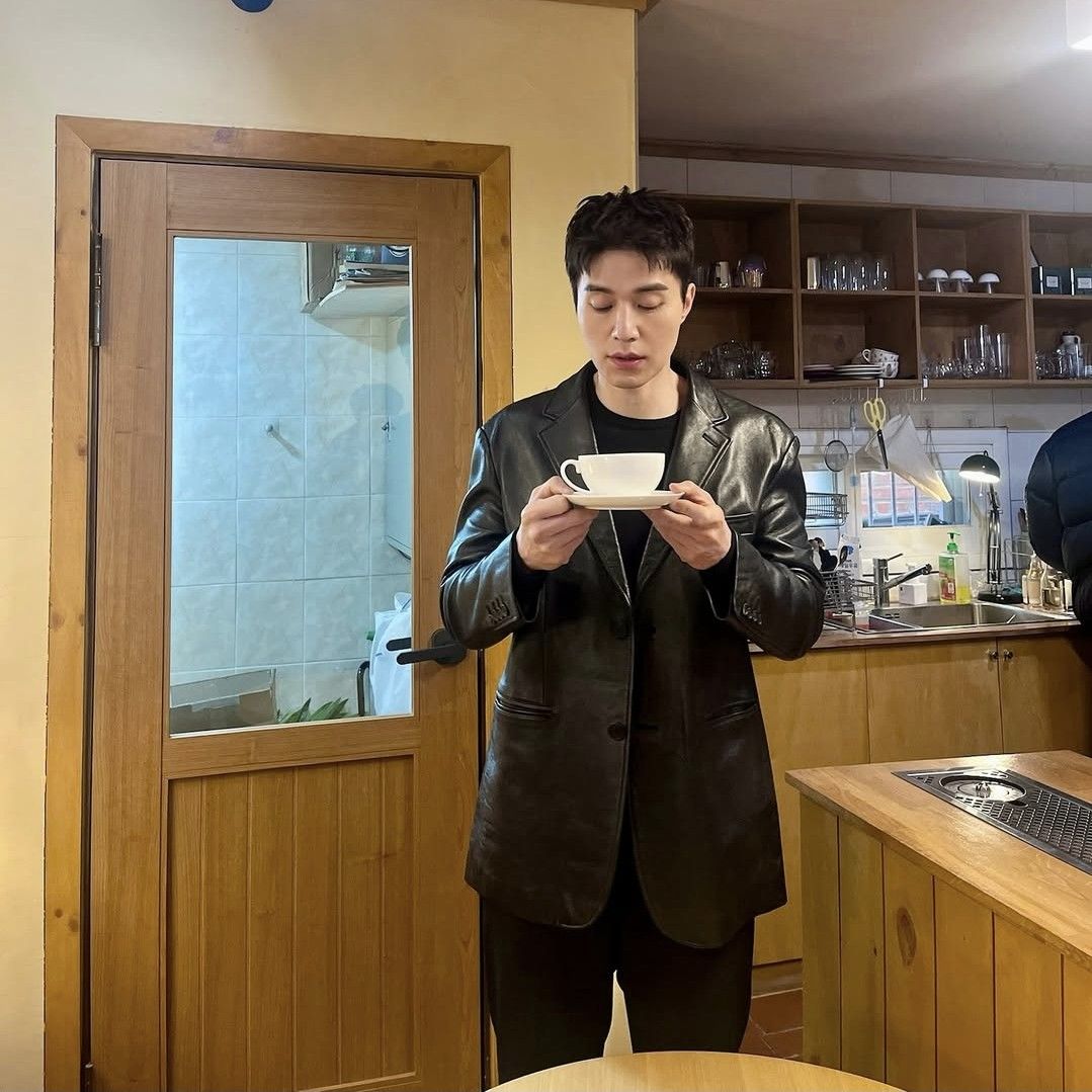 粉絲拍下的李棟旭瞬間