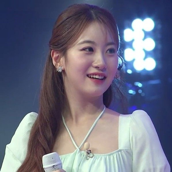 Behind-the-scenes cut of Oh Yujin