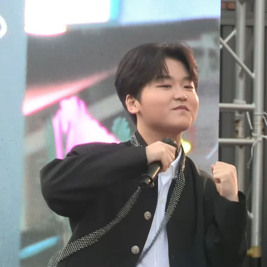 A moment captured by a fan of Park Sungon