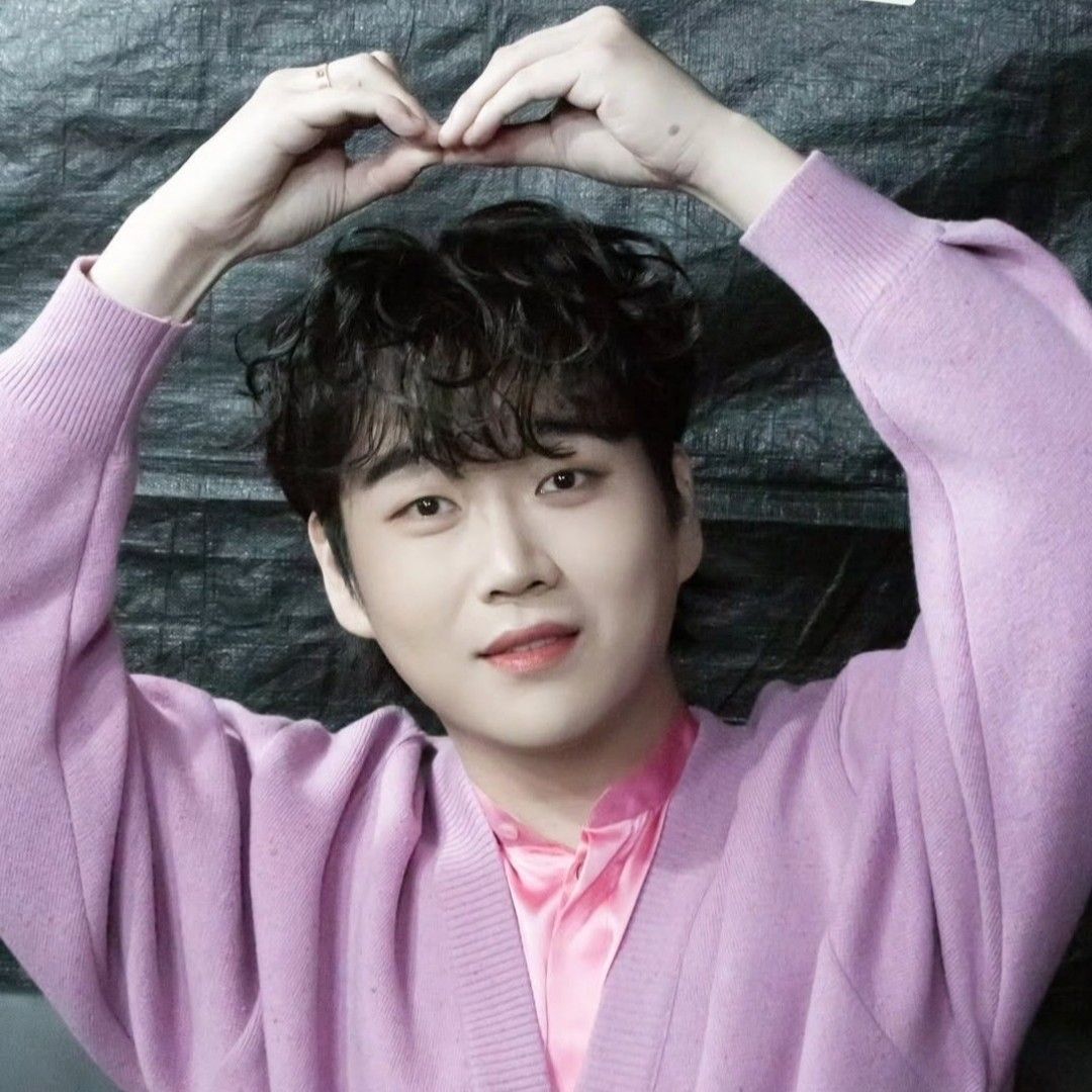 A moment captured by a fan of Hwang Youngwoong