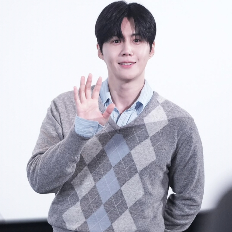 Latest photo of Kim Seonho