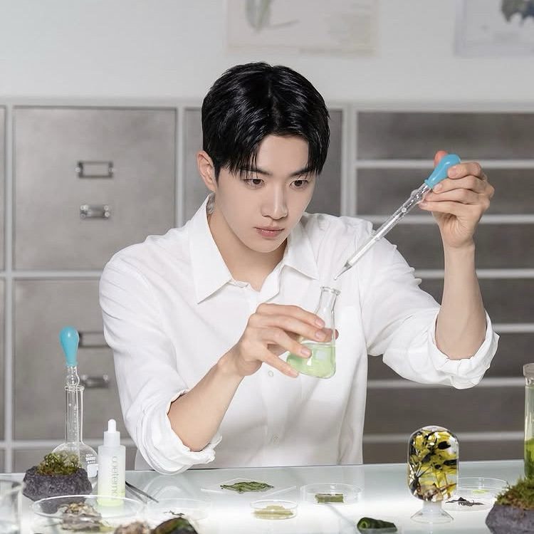 Behind-the-scenes cut of Kang Hoon