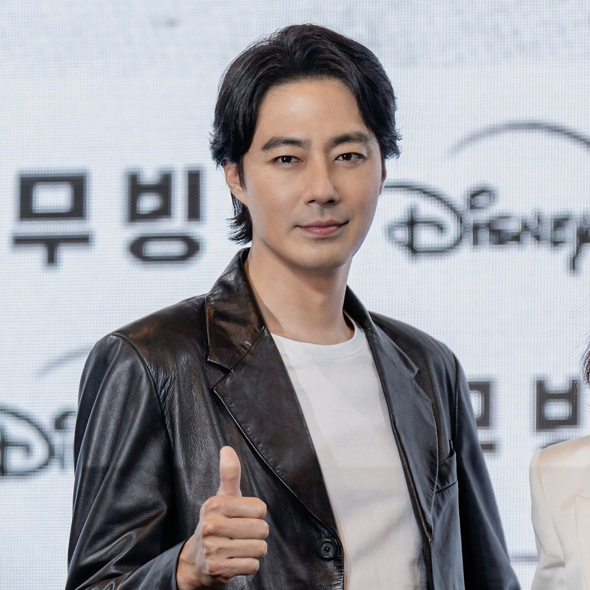 Behind-the-scenes cut of Jo Insung