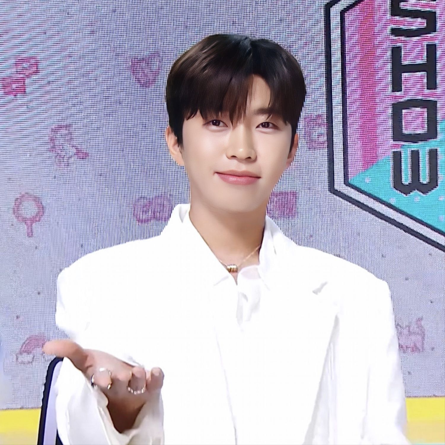 Behind-the-scenes cut of Lim Youngwoong