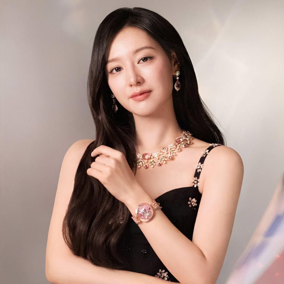 Behind-the-scenes cut of Kim Jiwon
