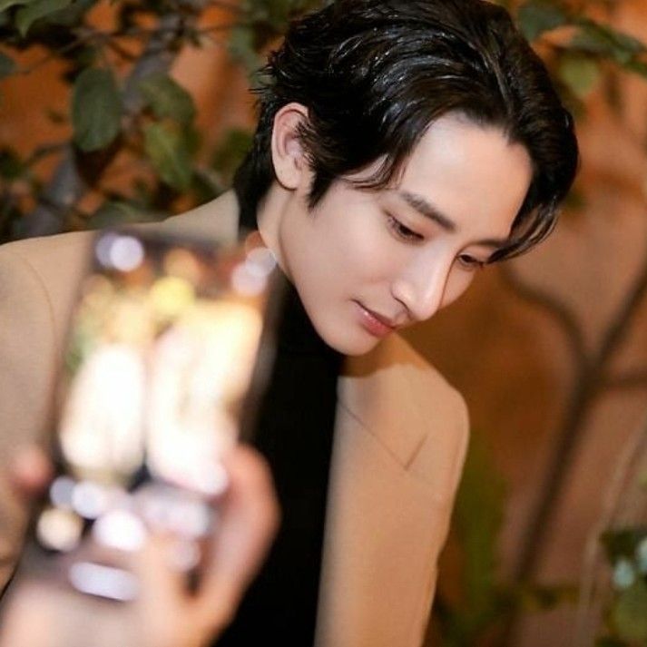 Foto terbaru dari Lee Soohyuk