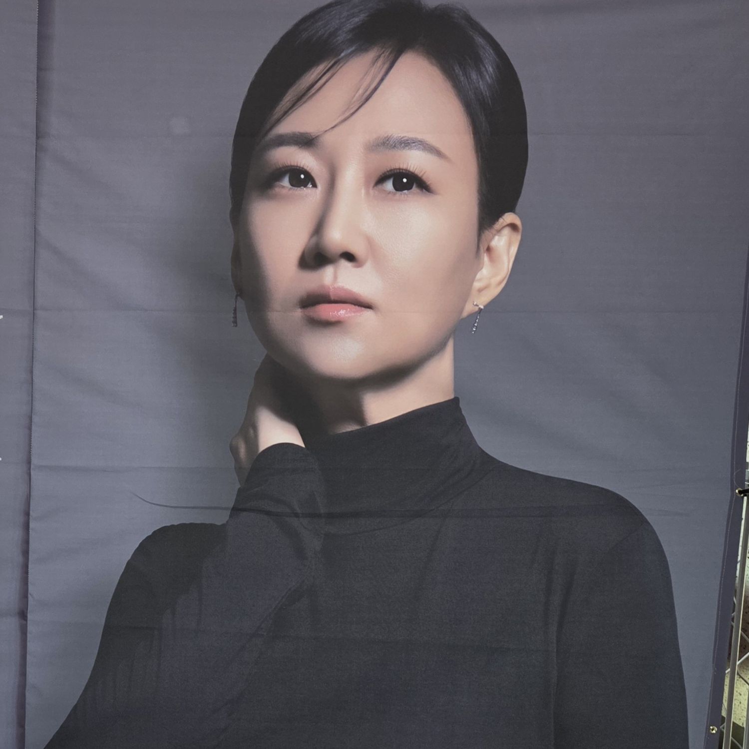 A moment captured by a fan of Jang Yoonjeong