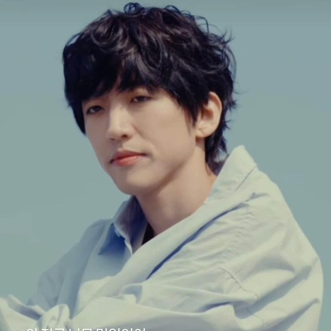 Recent activity shot of Lee Seungyoon