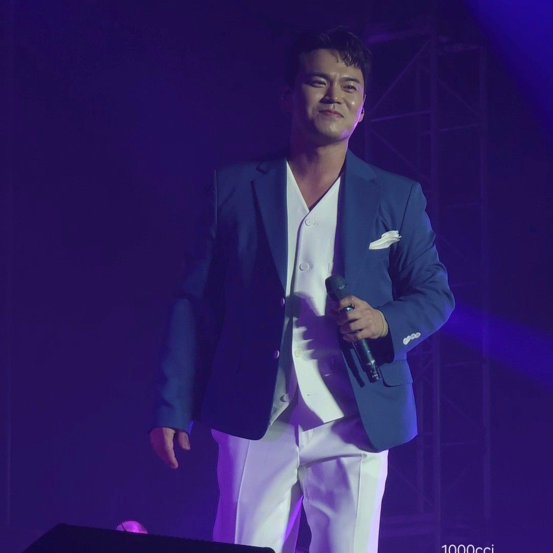 A moment captured by a fan of Lee Jung