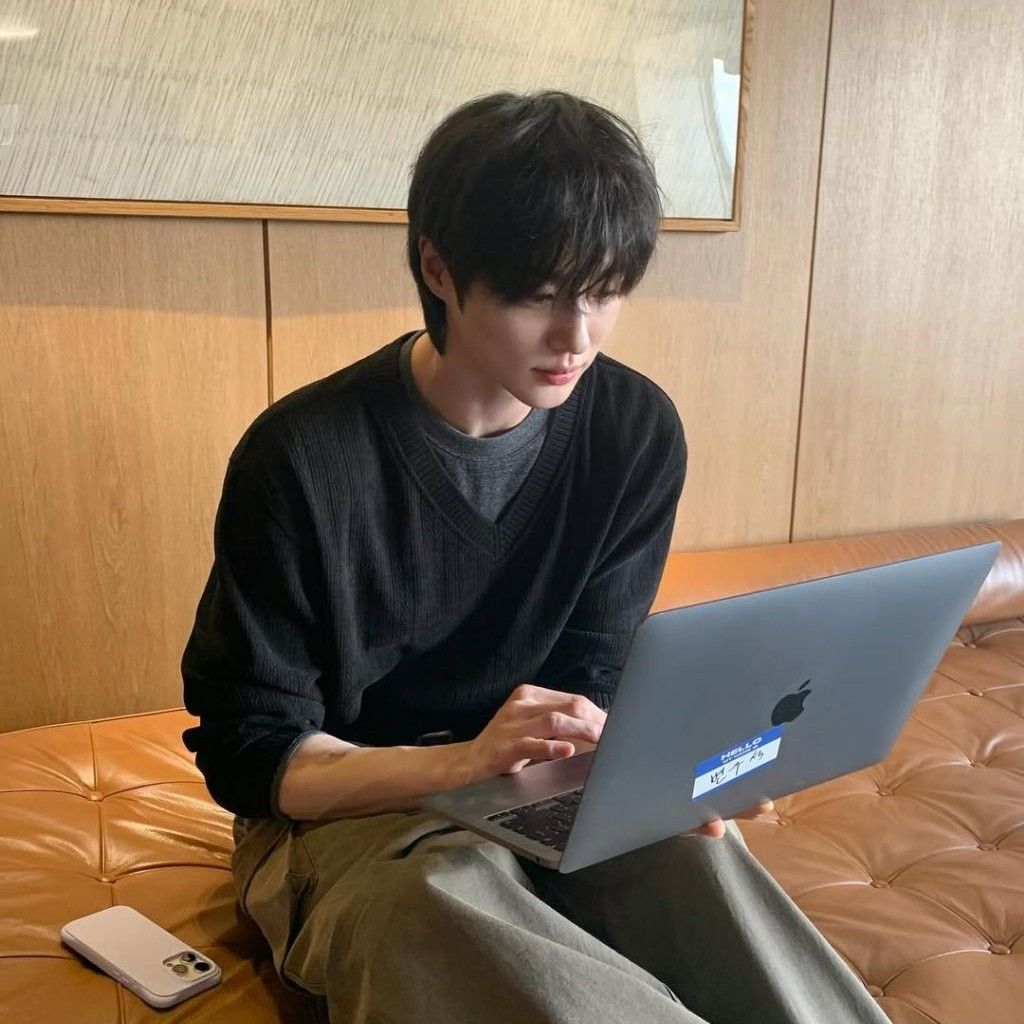 A moment captured by a fan of Byeon Wooseok