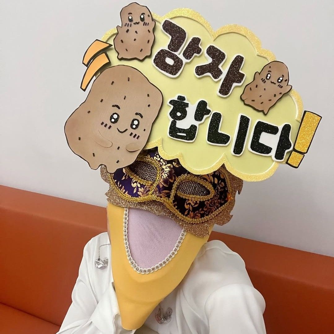 Behind-the-scenes cut of Kim Soyou