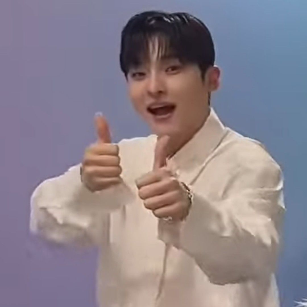 A moment captured by a fan of Seong Ri