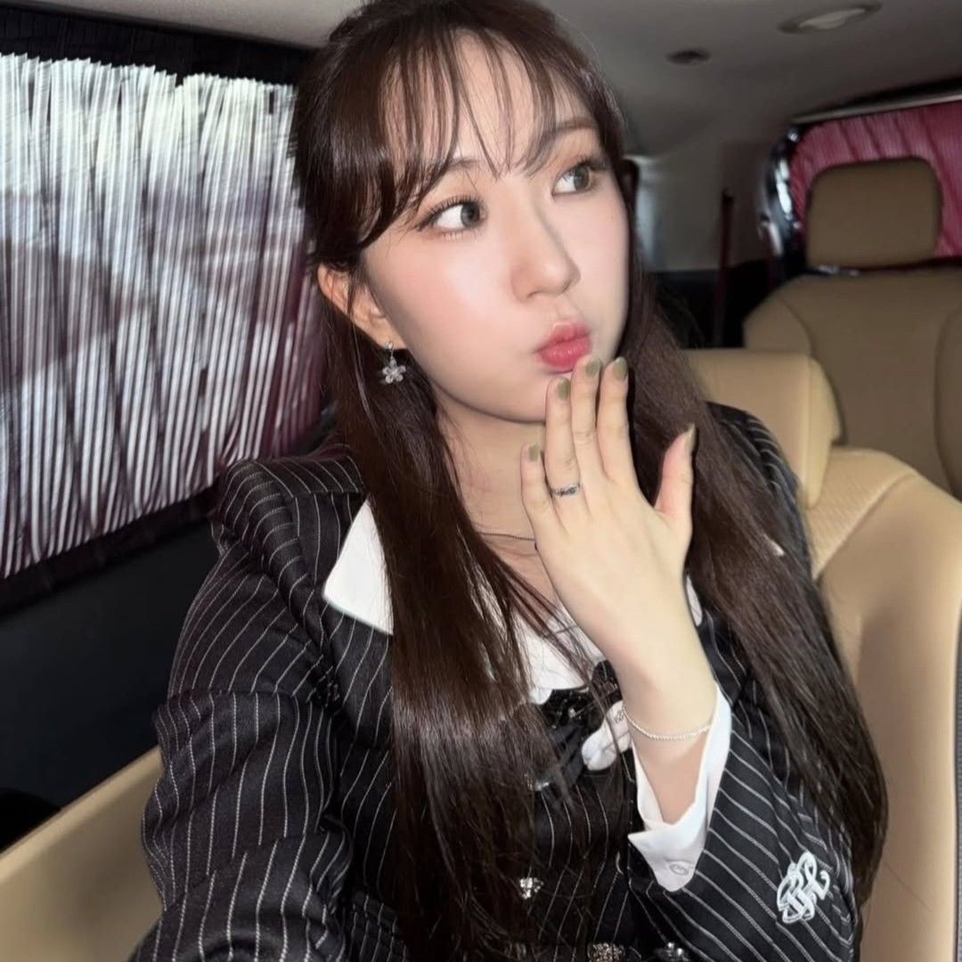 A moment captured by a fan of Jeon Yujin