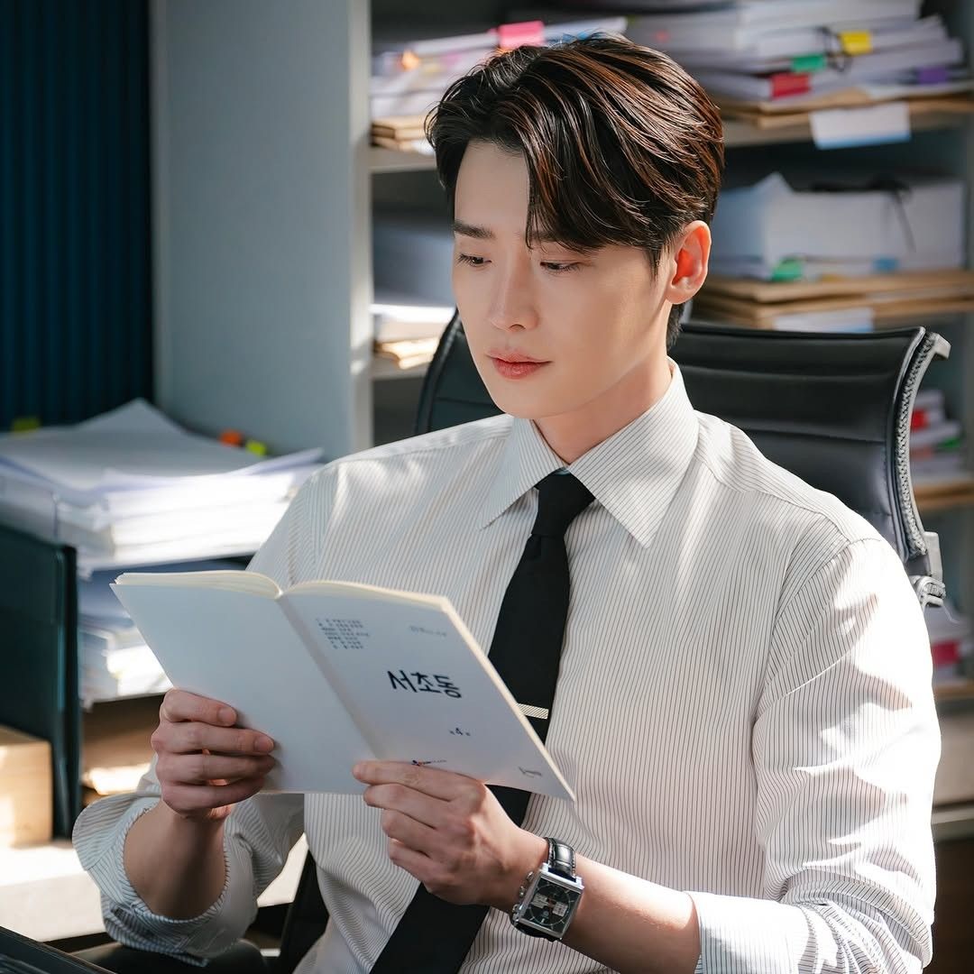 A moment captured by a fan of Lee Jongsuk