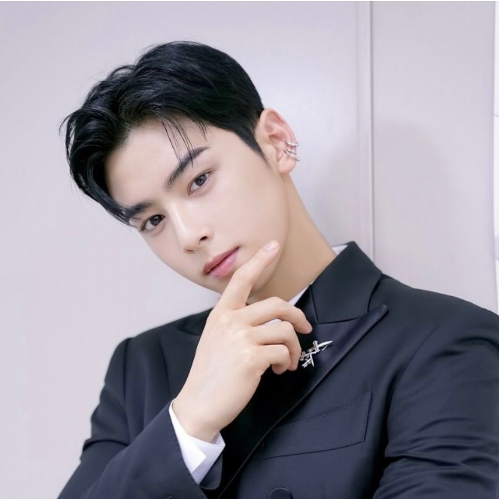 Recent activity shot of Cha Eunwoo