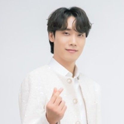 Recent activity shot of Choi Woojin