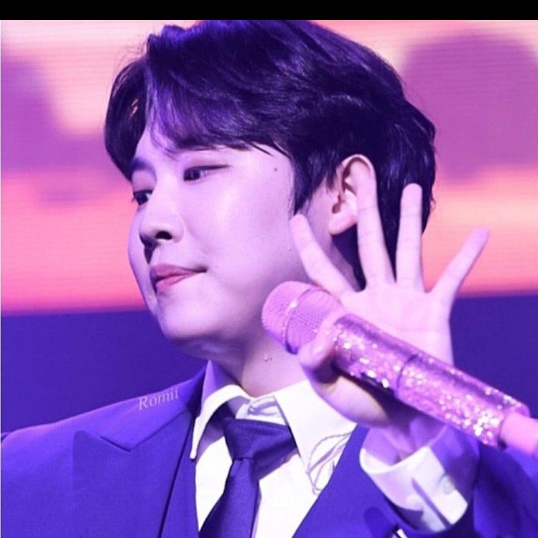 Hottest celeb community feed today