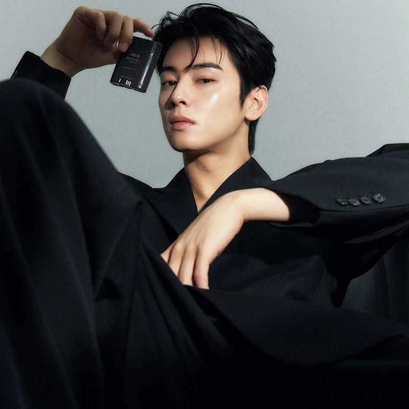A moment captured by a fan of Cha Eunwoo