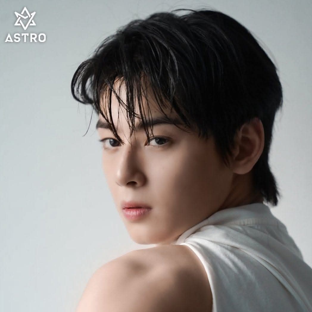 Recent activity shot of Cha Eunwoo