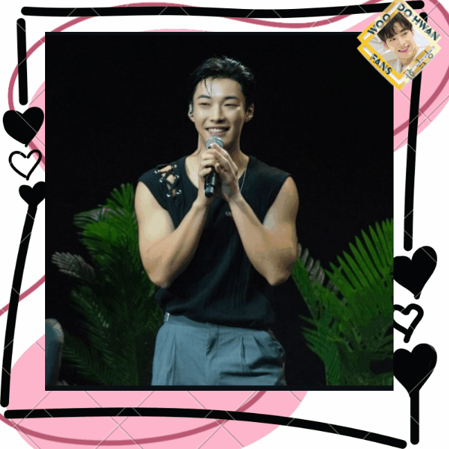 A moment captured by a fan of Woo Dohwan