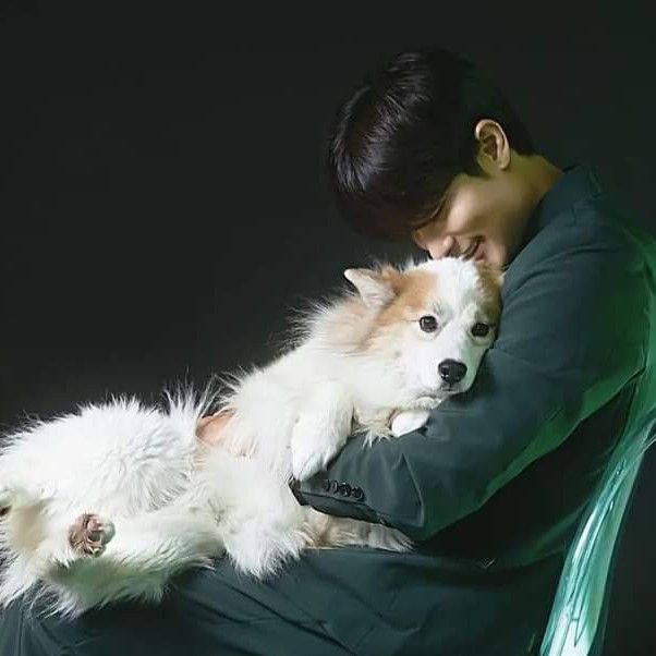 Behind-the-scenes cut of Sunghoon