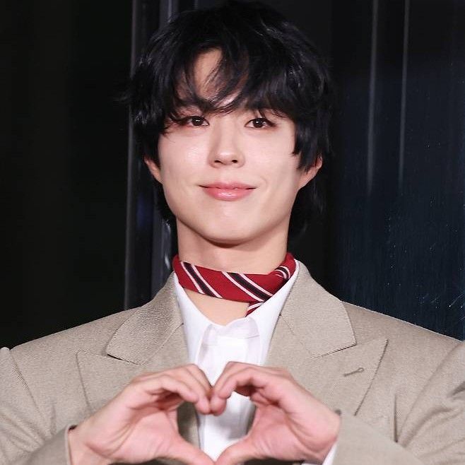 A moment captured by a fan of Park Bogum