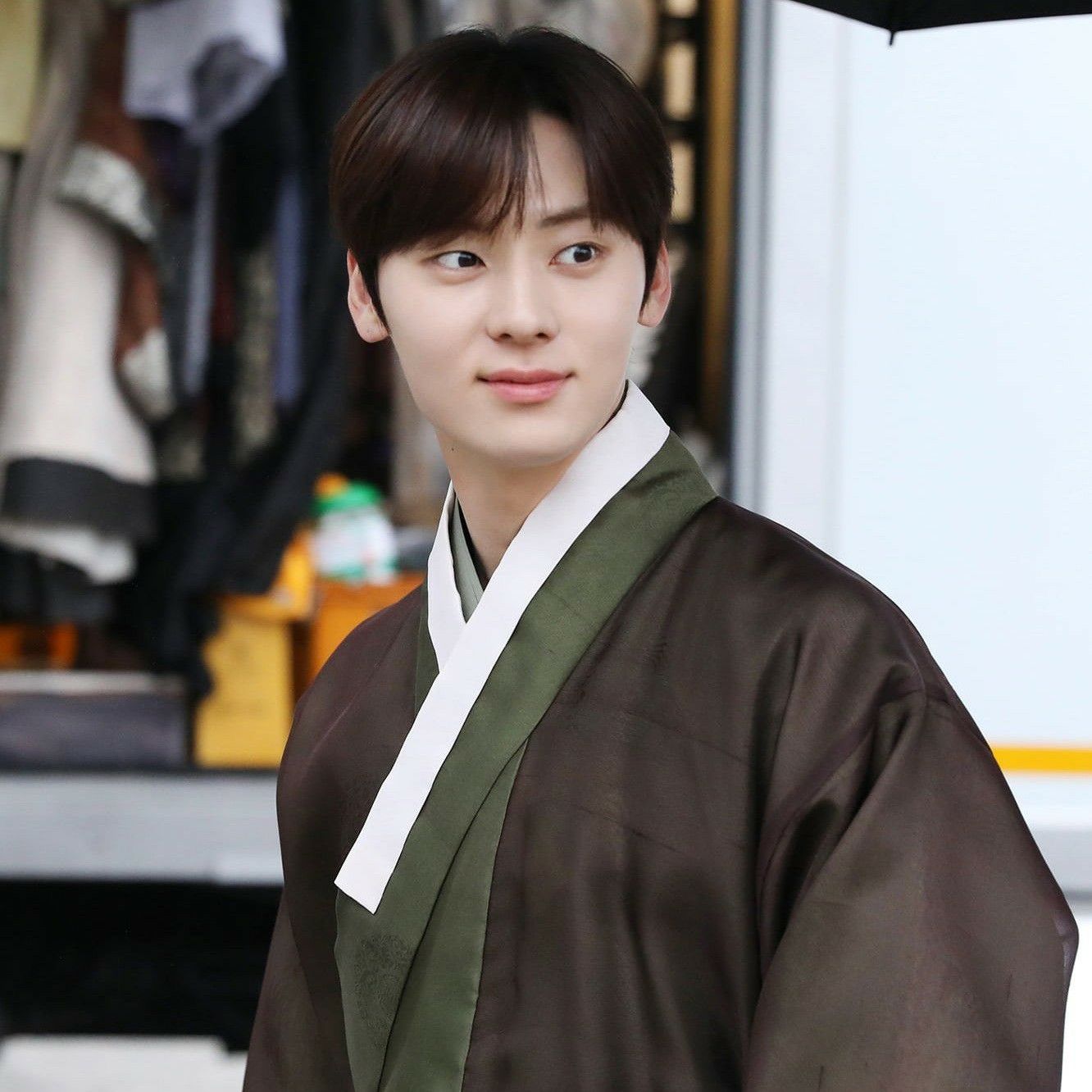 Behind-the-scenes cut of Hwang Minhyun