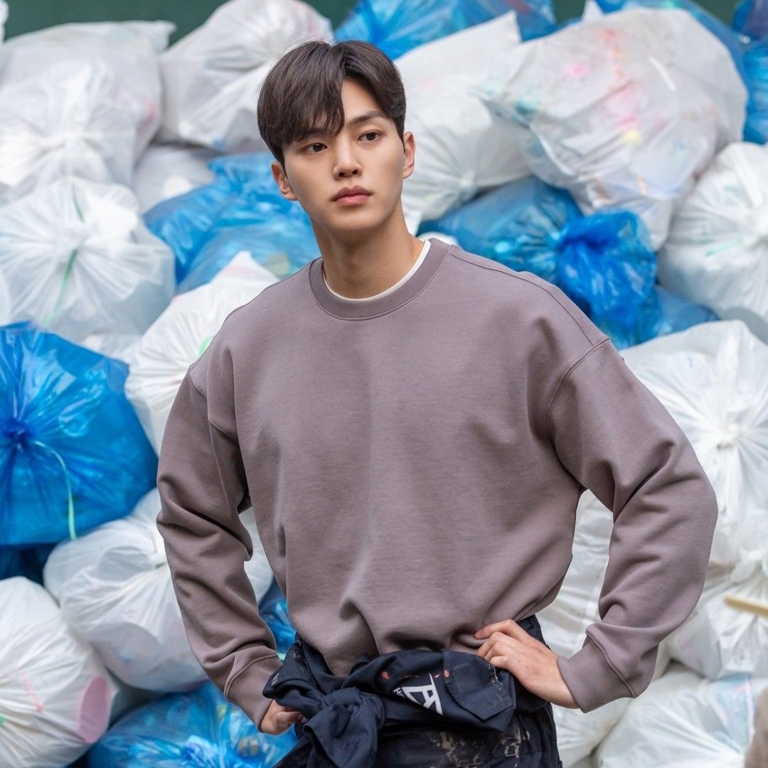Recent activity shot of Song Kang