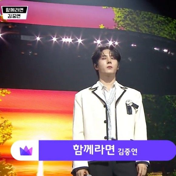 粉絲拍下的金俊賢瞬間