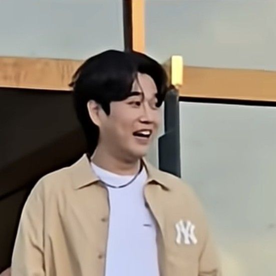 Behind-the-scenes cut of Hwang Youngwoong