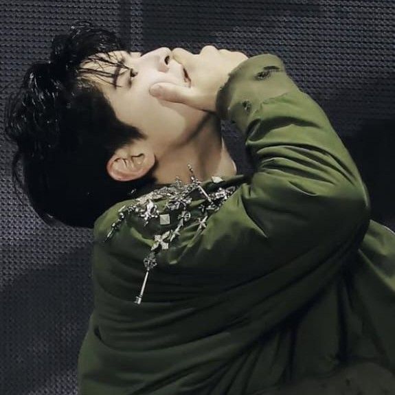 A moment captured by a fan of Cha Eunwoo