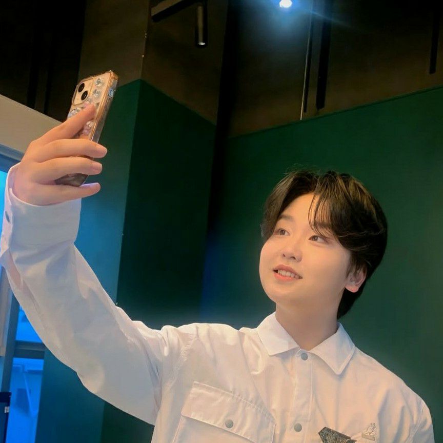 Behind-the-scenes cut of Park Sungon