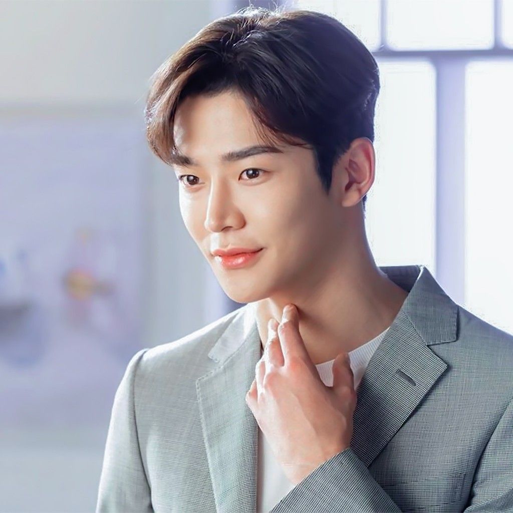 Behind-the-scenes cut of Rowoon