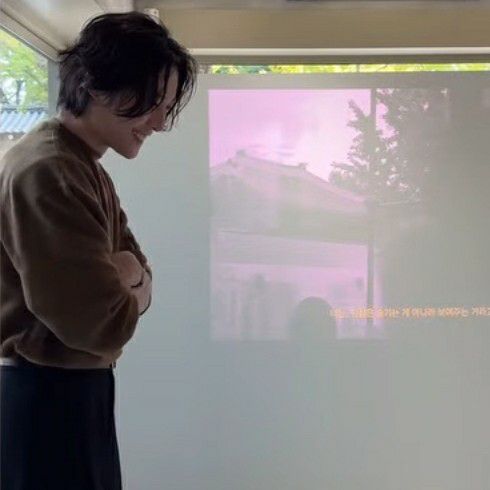 A moment captured by a fan of Lee Jongwon