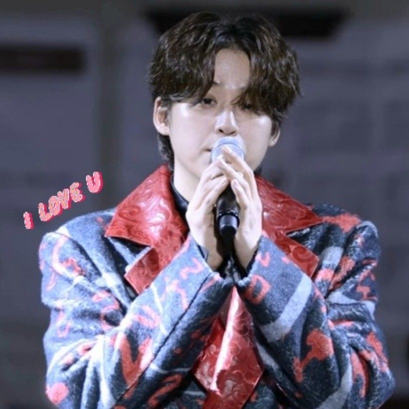 A moment captured by a fan of Lee Solomon