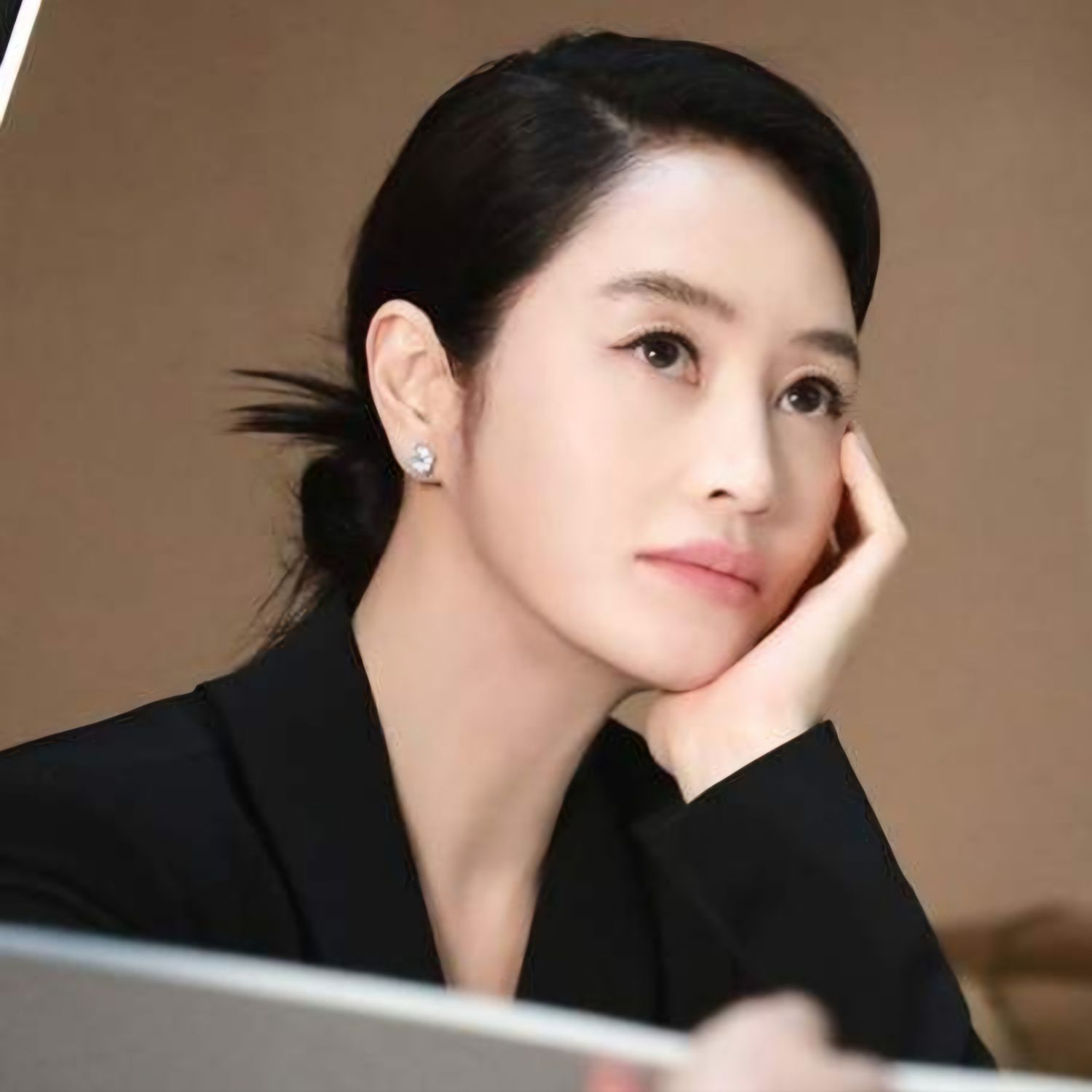 Behind-the-scenes cut of Kim Hyesoo