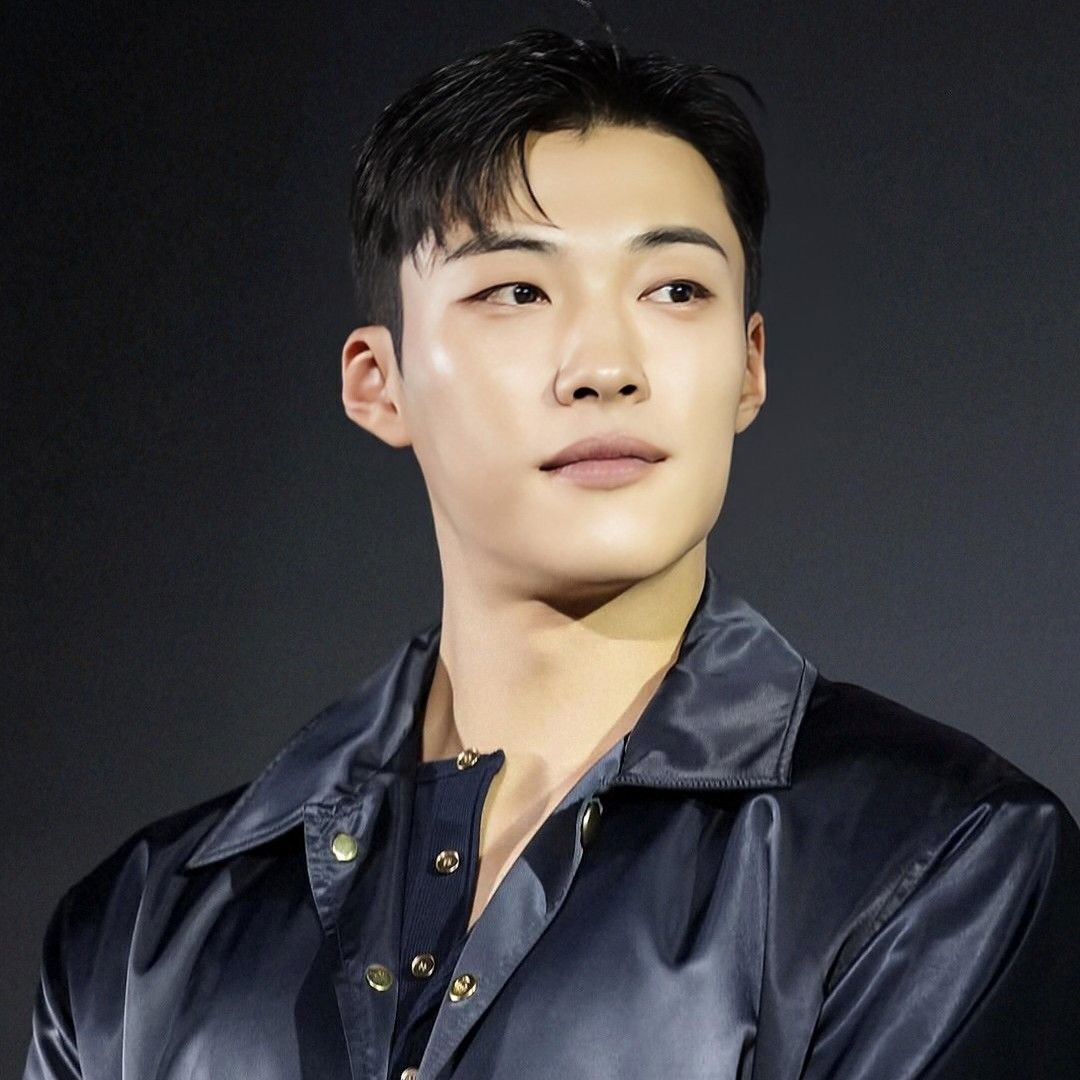 A moment captured by a fan of Woo Dohwan