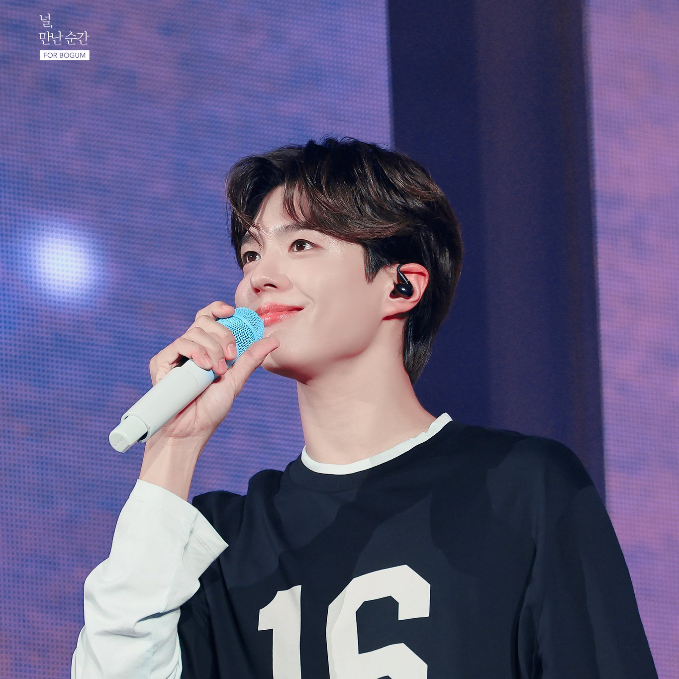 A moment captured by a fan of Park Bogum