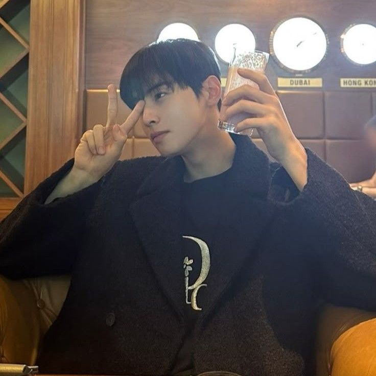 Recent activity shot of Cha Eunwoo