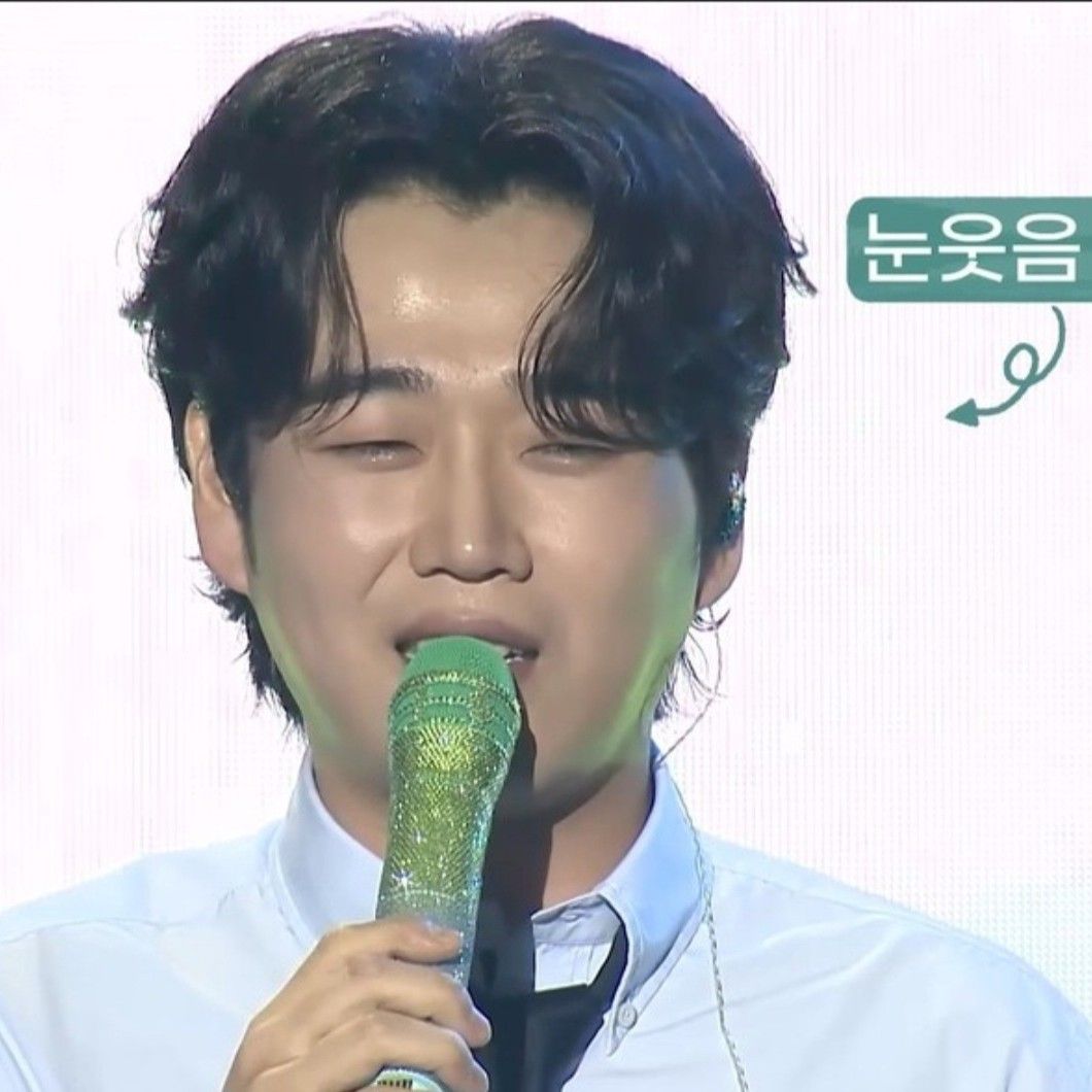 A moment captured by a fan of Hwang Youngwoong
