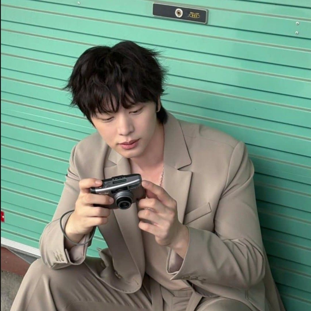 Behind-the-scenes cut of Yook Sungjae