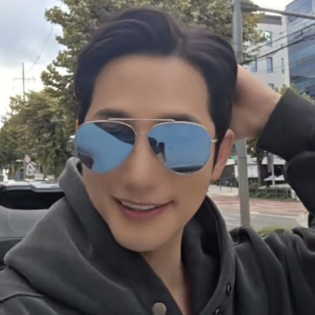 Behind-the-scenes cut of Park Sihoo