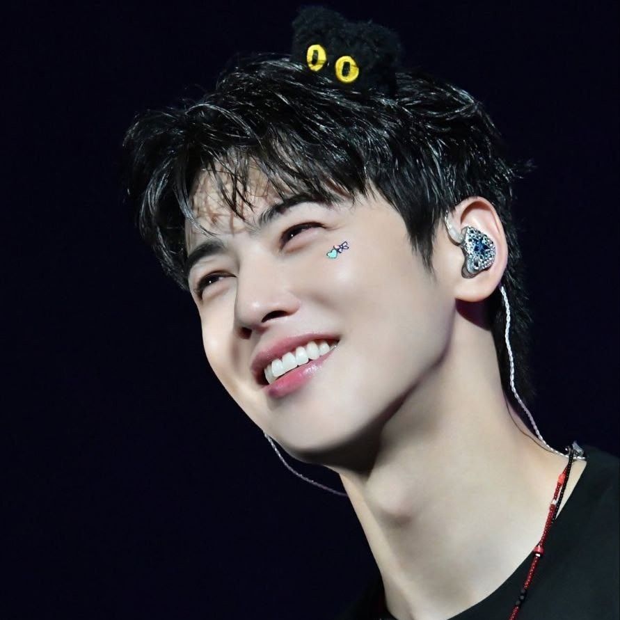 Recent activity shot of Cha Eunwoo