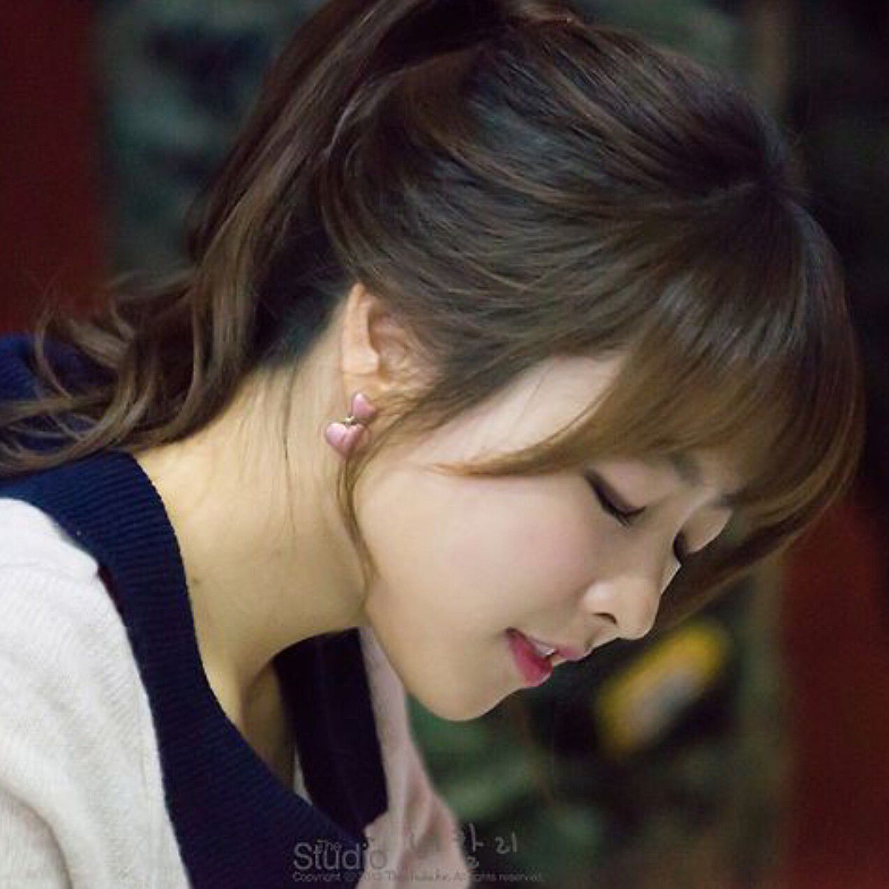 Behind-the-scenes cut of Park Boyoung