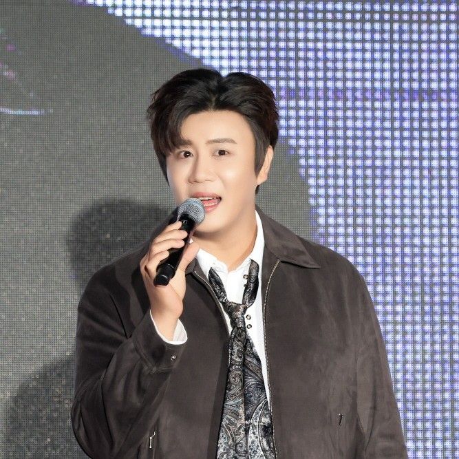 진해성의 비하인드 컷