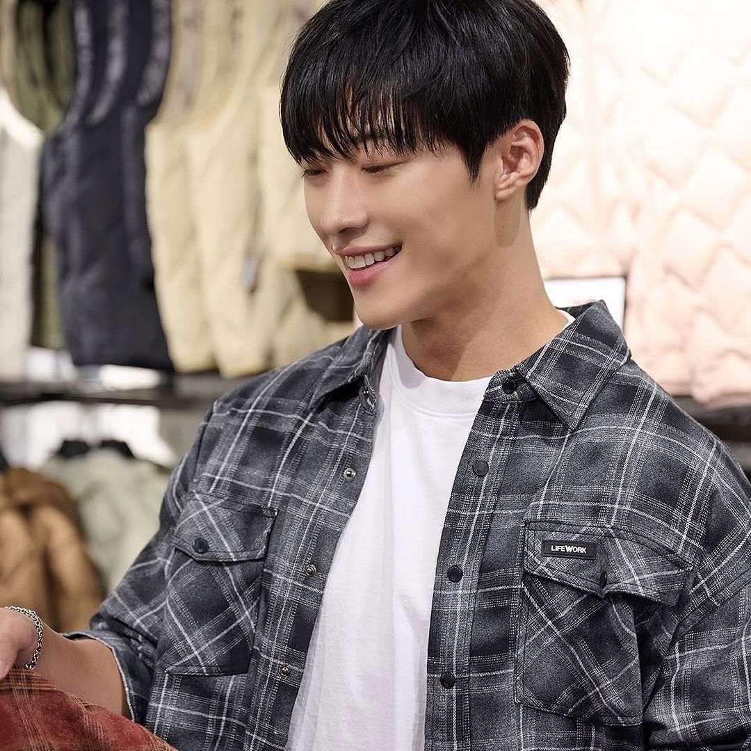 A moment captured by a fan of Woo Dohwan