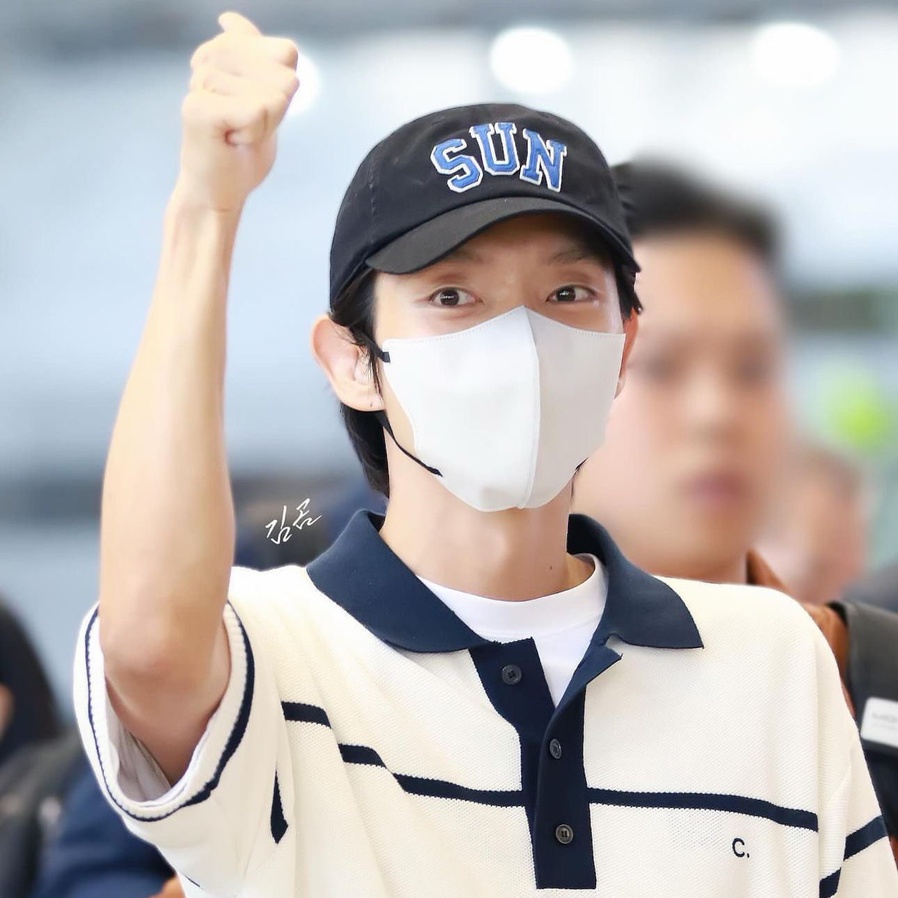 Behind-the-scenes cut of Lee Joongi