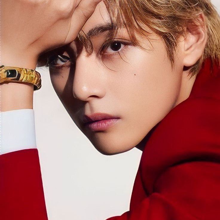 Recent activity shot of Kim Taehyung (V)